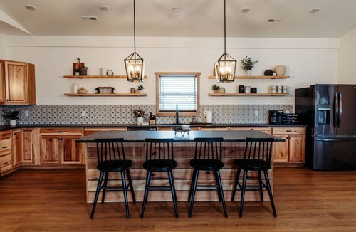 Jonesville House | Family Barndo - Sleeps 11 - Near Ark - Pet-Friendly