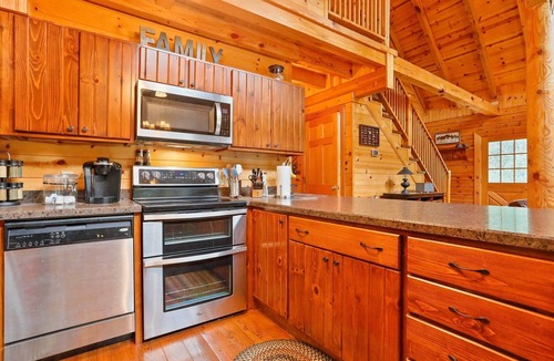 Hancock Cabin | Family Cabin on 20 Private Acres Game Room Near Berkeley Springs
