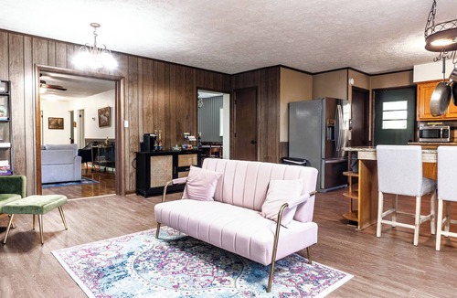 Central House | Family-friendly Farmhouse Johnson City ETSU Bristol Motor Speedway