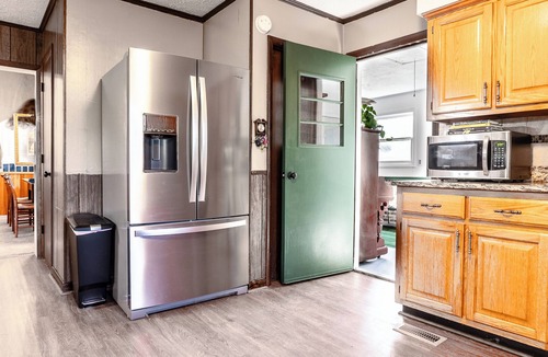 Central House | Family-friendly Farmhouse Johnson City ETSU Bristol Motor Speedway