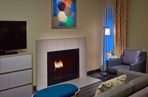 Blue Ash Hotel | Family-Friendly Getaway, 2 Convenient Units, Kitchen, Breakfast!