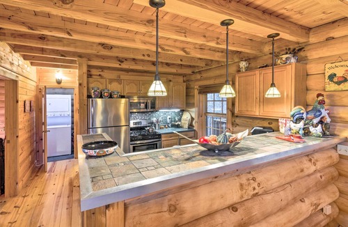 Alpendorf Cabin | Family Friendly! Linville Cabin w/Wraparound Deck