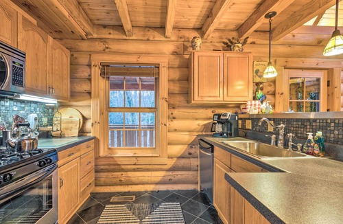 Alpendorf Cabin | Family Friendly! Linville Cabin w/Wraparound Deck