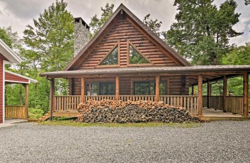 Alpendorf House | Family Friendly! Linville Cabin w/Wraparound Deck