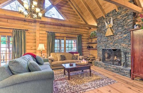 Alpendorf House | Family Friendly! Linville Cabin w/Wraparound Deck