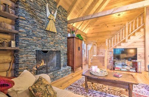 Alpendorf House | Family Friendly! Linville Cabin w/Wraparound Deck