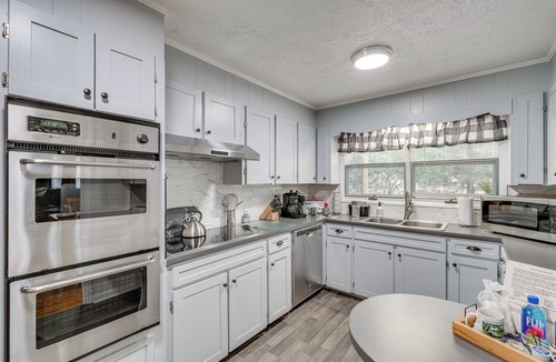 Elizabethton House | Family-Friendly Riverhouse: Fishing & Hot Tub