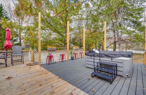 Elizabethton House | Family-Friendly Riverhouse: Fishing & Hot Tub