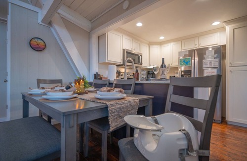 Newland Cabin | Family Fun-Hike-Kayaks-Arcade-Fire Pit