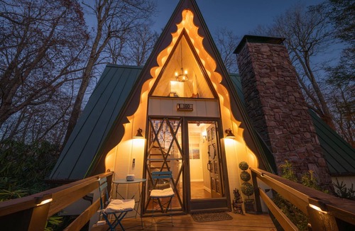 Newland Cabin | Family Fun-Hike-Kayaks-Arcade-Fire Pit