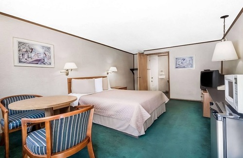 Summit Hotel | Family Fun! Pool, Picnic Area, Near Shops & Dining