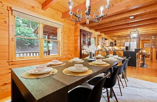 Banner Elk Cabin | Family Fun w/Mystic Glow Jungle KidsSafari Fire Pit Hot Tub Pets Luxe Amenities