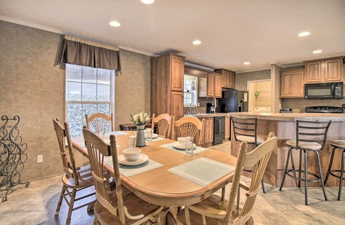 Moneta House | Family Lake Retreat w/Screened Deck!