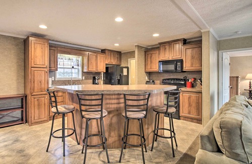 Moneta House | Family Lake Retreat w/Screened Deck!
