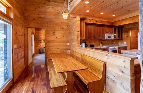 Elk Park Cabin | Family Lodge with Sunset Views