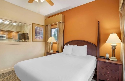 Pittman Center Hotel | Family Suite with BBQ Near Gatlinburg Surrounded by Nature