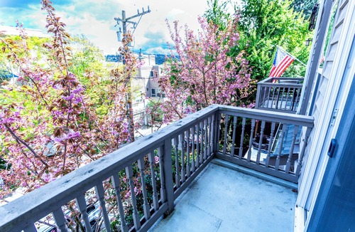 East Queen Anne House | Fantastic 3-bed townhome with A/C near downtown