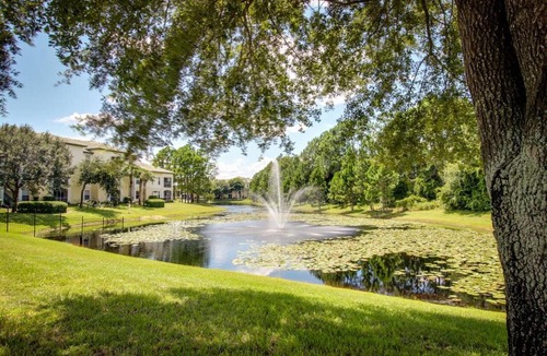 West Kissimmee Condo | Fantastic Award Winning Newly Renovated Condo 4 miles to Disney 2+2