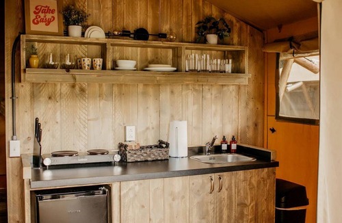 Flag Pond RV Rental | Fantastic Safari Tent in Erwin, Tennessee