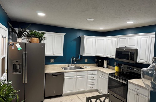 Jefferson House | Fantastic view of Mt. Jefferson; 2-bedroom house in charming Jefferson