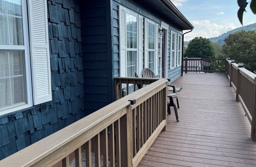 Jefferson House | Fantastic view of Mt. Jefferson; 2-bedroom house in charming Jefferson