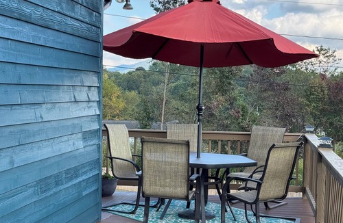 Jefferson House | Fantastic view of Mt. Jefferson; 2-bedroom house in charming Jefferson