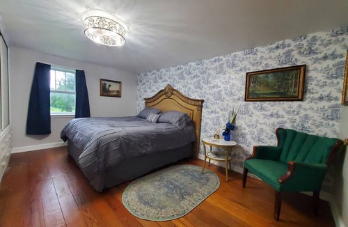 Smithsburg Other | Farmhouse situated in the mountains with AC and modern amenities