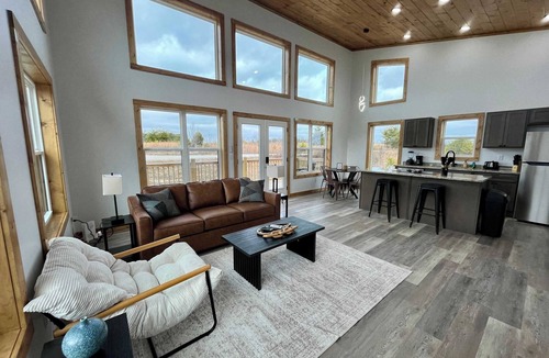 Rogers Cabin | Fernwood Cabin | Pet-Friendly w/Hot Tub