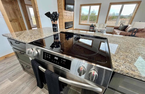 Rogers Cabin | Fernwood Cabin | Pet-Friendly w/Hot Tub