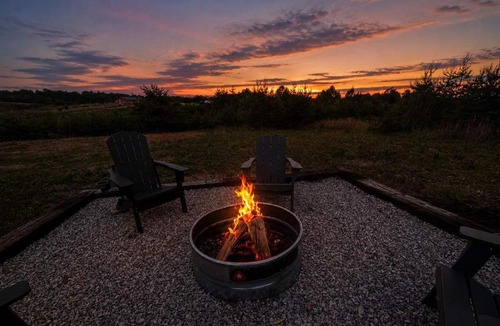 Rogers House | Fernwood Cabin - Pet-Friendly w Hot Tub