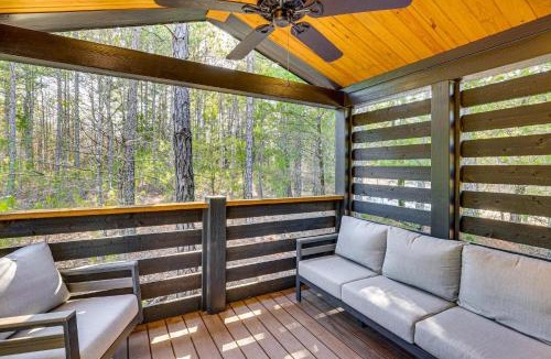 Linden House | Fire Pit, Deck! Modern Tiny Home in Piney Woods
