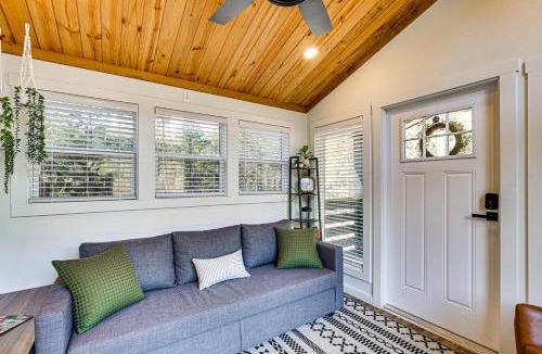 Linden House | Fire Pit, Deck! Modern Tiny Home in Piney Woods