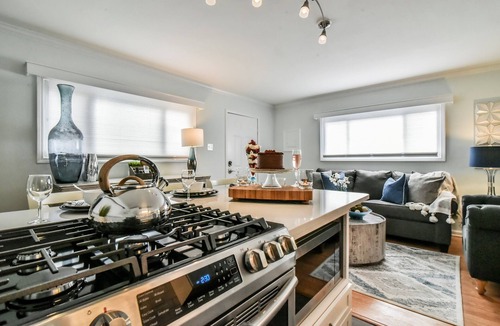 Asheville House | Fire Pit, Fenced Yard, Safe, Modern, Inclusive, 9Min to DT A-Ville