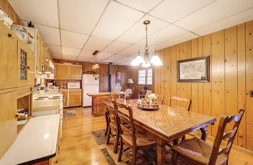 Linville Falls House | Fire Pit & Porch! Rustic Linville Falls Cottage