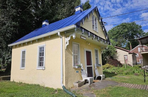 Harpers Ferry Cottage | Firehouse Cottage | Walk to all of downtown HF