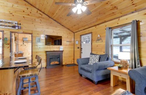Campton House | Fireside Evenings: Red River Gorge Gem w/Hot Tub