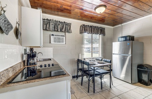 Hernando Cabin | Fish & Float Lakeside! Hernando Cabin