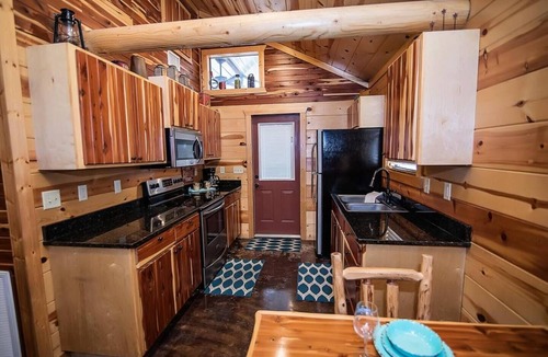 Hochatown Cabin | Five Feathers- Broken Bow/Hochatown- 1bd
