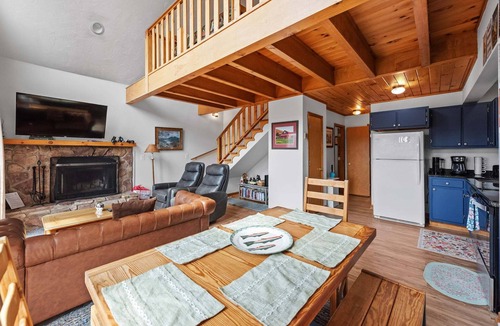 Fleetwood Cottage | Fleetwood Falls - VIEWS - Lake and New River Access - Close to Todd & Boone - 30 Min to Skiing