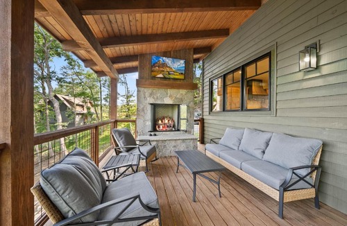 Elk Park House | Four Eaglets Lodge at Eagles Nest