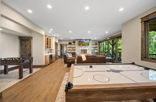 Elk Park House | Four Eaglets Lodge at Eagles Nest
