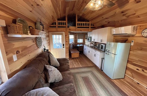 Berkeley Springs Cabin | Fox Burrow @ Timber Ridge Retreat