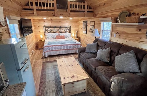 Berkeley Springs Cabin | Fox Burrow @ Timber Ridge Retreat