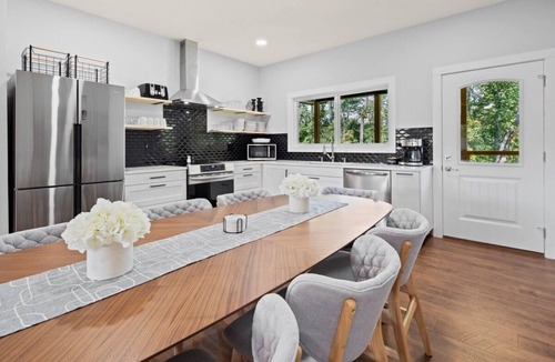 Woodfin House | Fox Den | 4 Suite Retreat + EV | 10 Mins to AVL