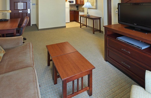 Lake Hamilton Condo | Free Breakfast. Pool. Gym. Close to National Park Medical Center.