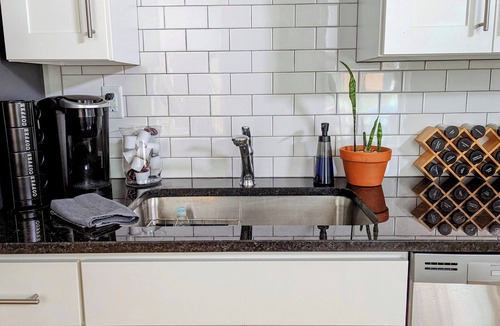 York Apartment | Free Parking & Fenced Yard