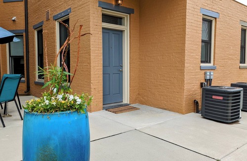 York Apartment | Free Parking & Fenced Yard