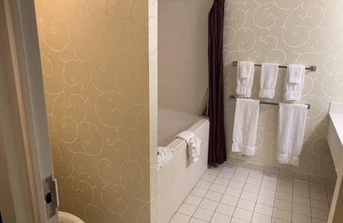 Maysville Hotel | French Quarter Inn