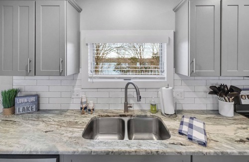Rogers House | Fuller House: Waterfront > Hot Tub > Fire Pit > Game Room
