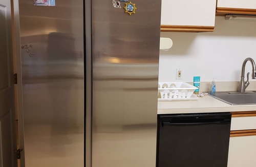 Tuscarora Apartment | FULLY FURNISHED 2-bedroom walkout basement apartment in serene Great Falls.